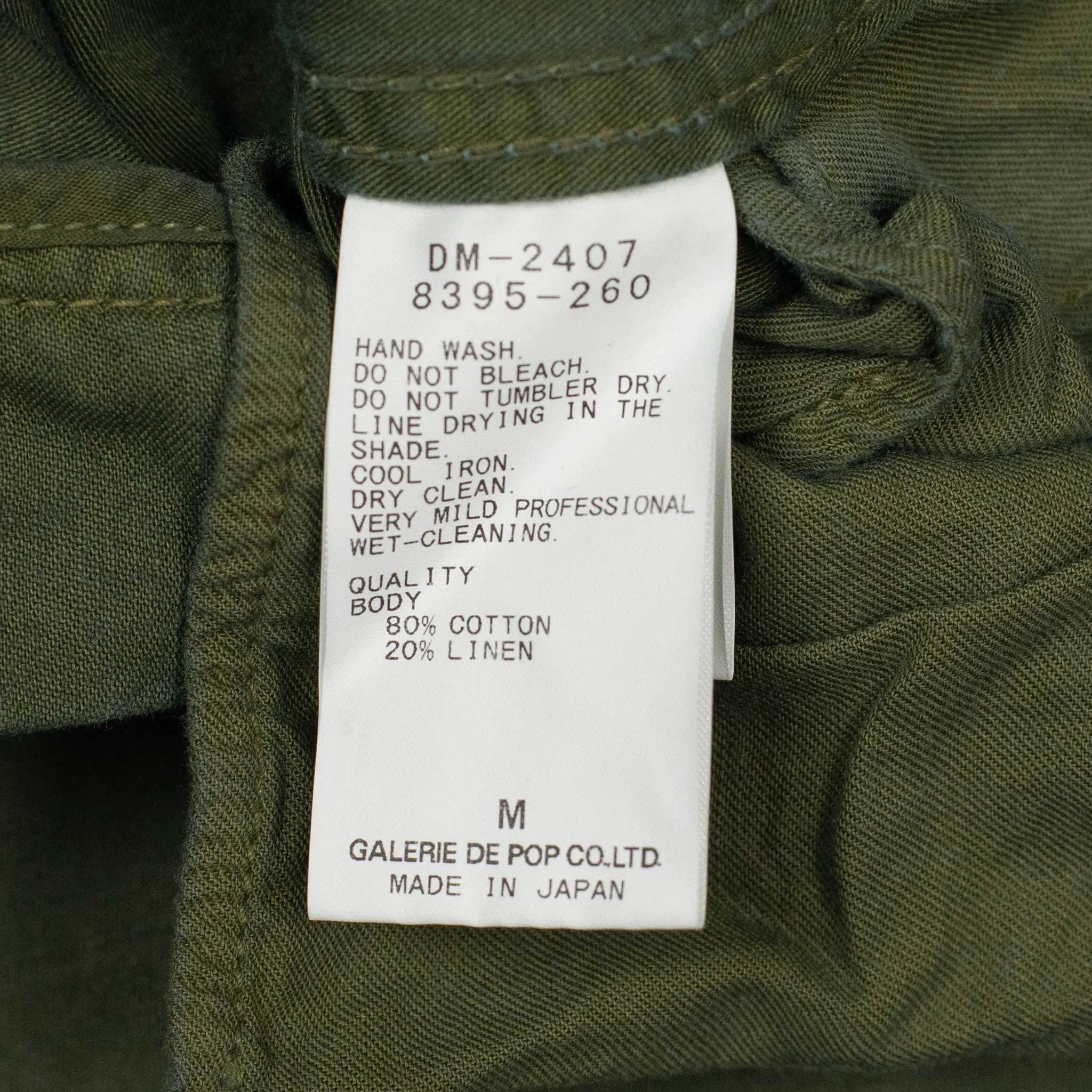 Easy chinos in olive green cotton and linen reverse sateen
