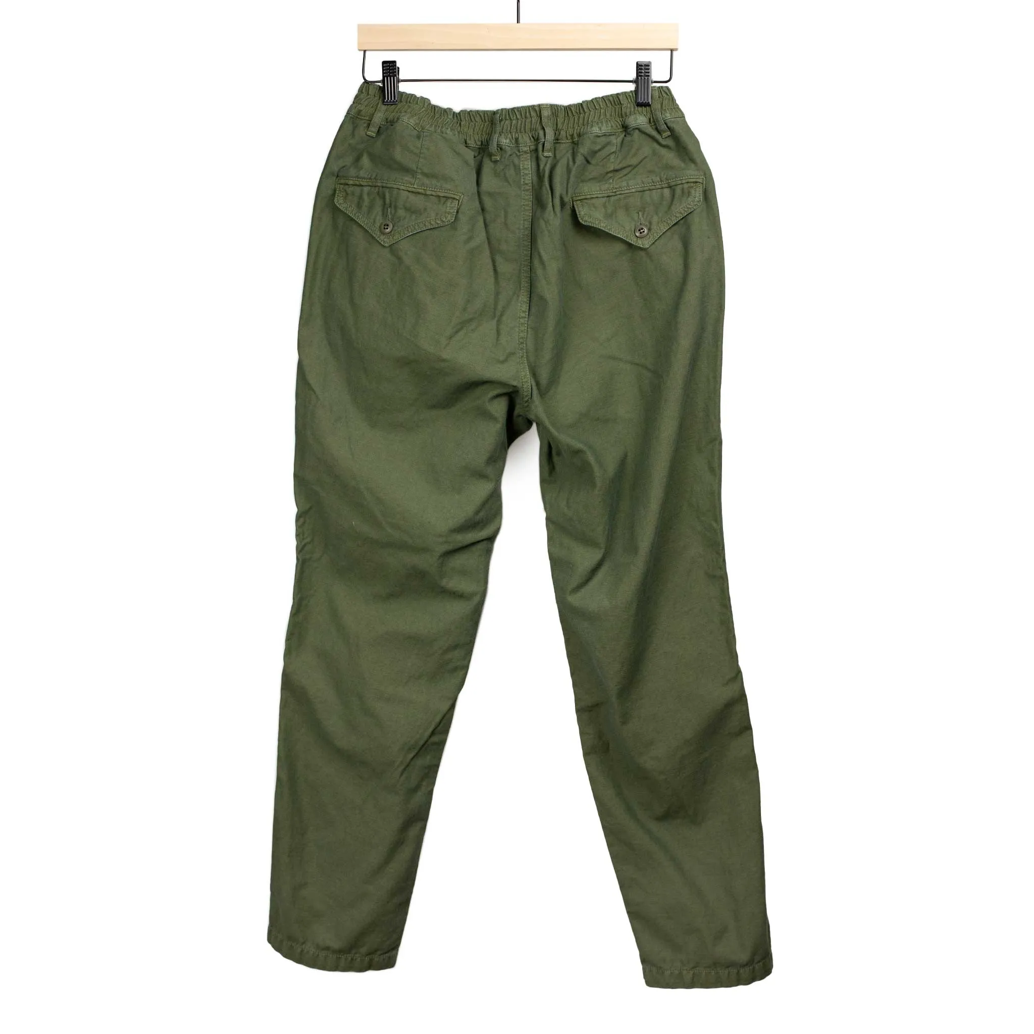 Easy chinos in olive green cotton and linen reverse sateen
