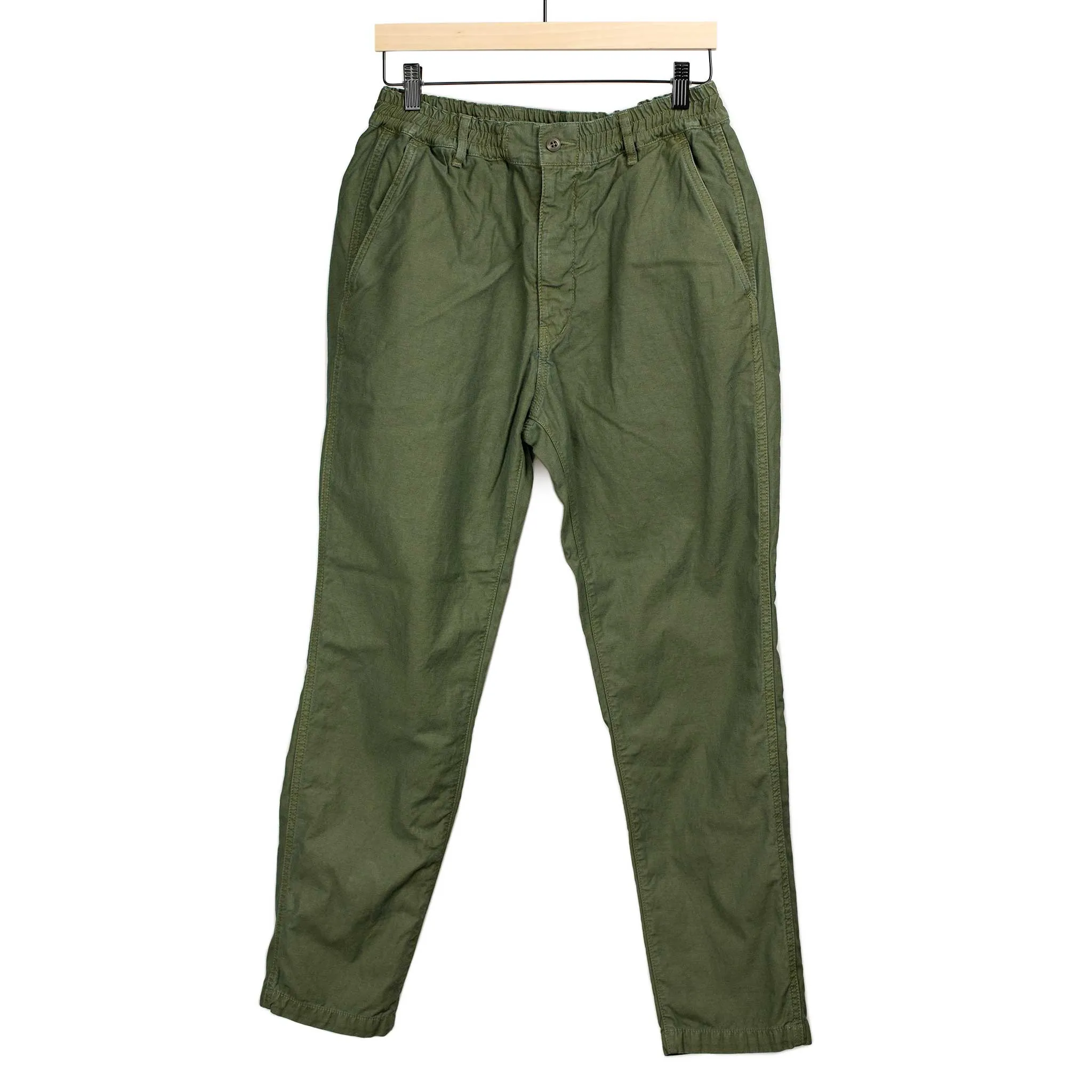 Easy chinos in olive green cotton and linen reverse sateen