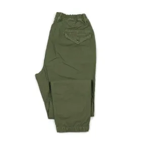 Easy chinos in olive green cotton and linen reverse sateen